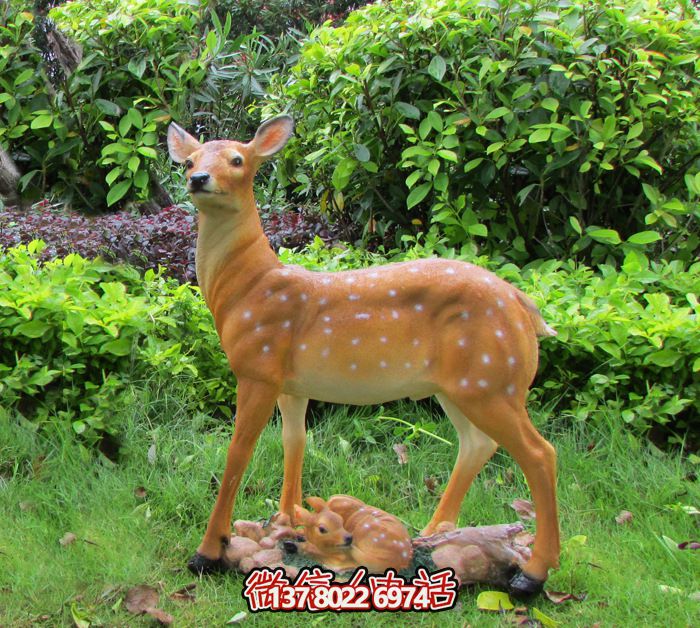 玻璃鋼雕塑小鹿環(huán)護公園彩繪溫馨美觀的園林裝飾 玻璃鋼雕塑小鹿環(huán)護公園彩繪溫馨美觀的園林裝飾