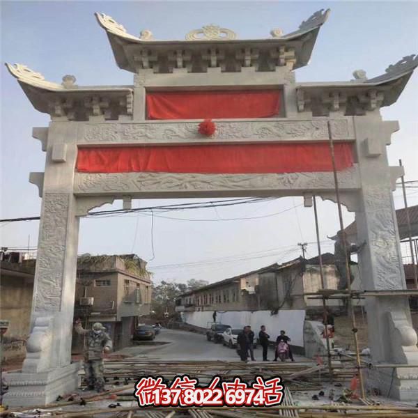 精美青石石雕牌樓，見證傳統村莊歷史文化