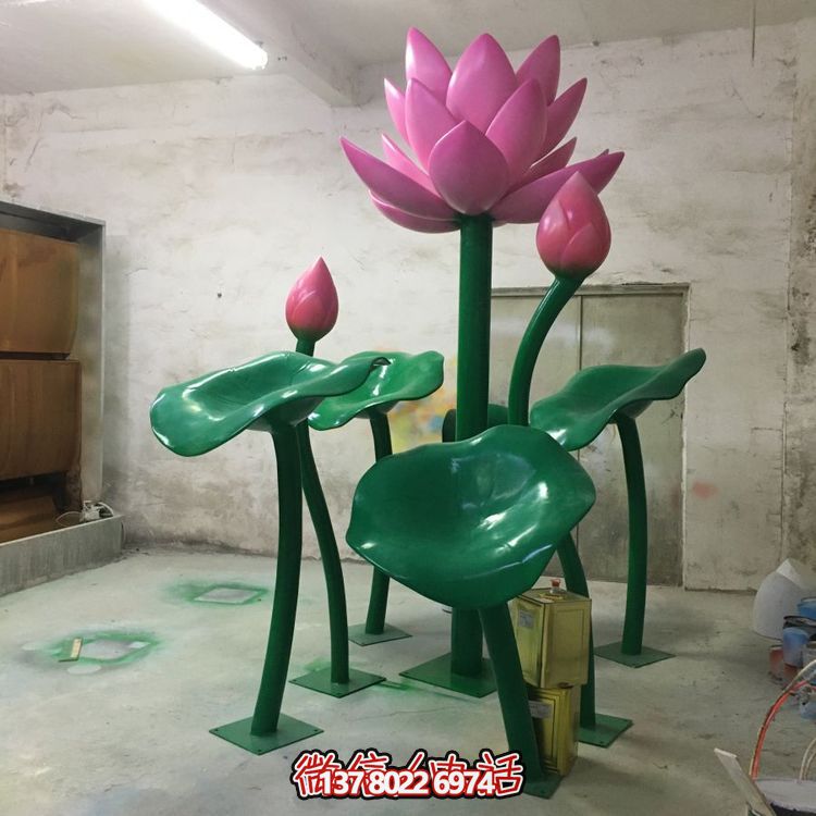 大型不銹鋼彩繪蓮花擺件，為游樂場、商場、戶外公園增色