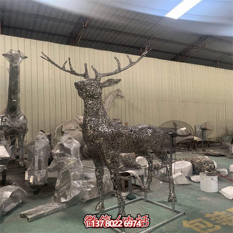 不銹鋼鏤空抽象戶(hù)外照明景觀(guān)鹿燈