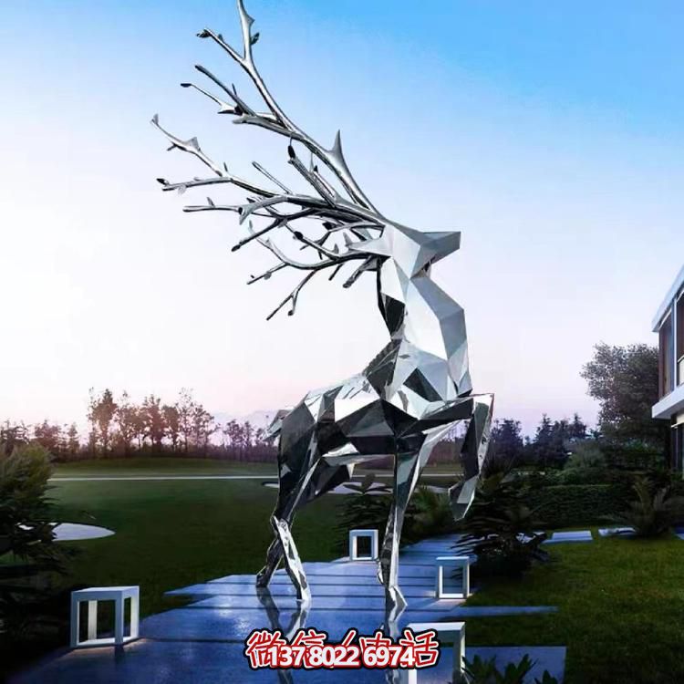 不銹鋼幾何形鏡面彩繪擺件，為校園景觀戶外售樓處帶來時尚美感