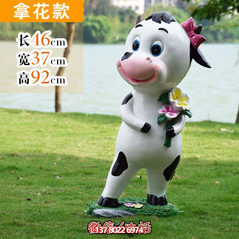 玻璃鋼牛雕塑，為景區(qū)增添點(diǎn)綴