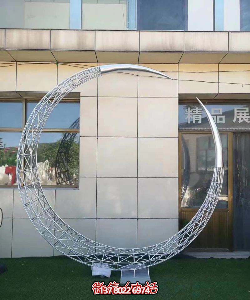 精致月亮雕塑，為您的別墅庭院增添美感
