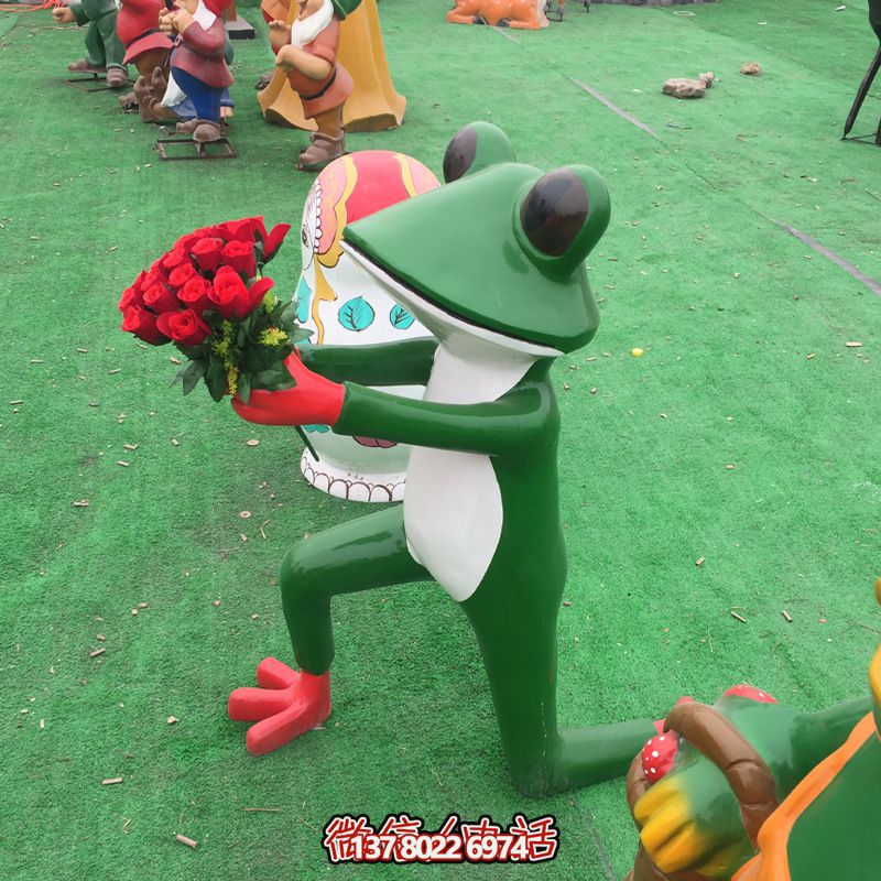 玻璃鋼雕塑，玫瑰青蛙拿玻璃公園裝飾