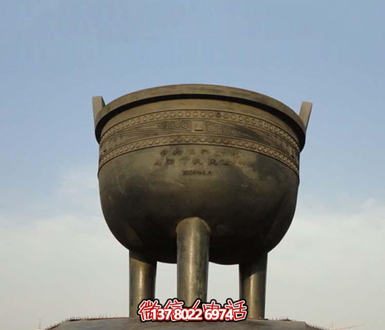 大型青銅圓形香爐，裝飾廣場景區(qū)
