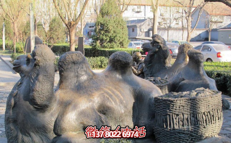 玻璃鋼駱駝雕塑，欣賞公園里歪頭看玻璃創意