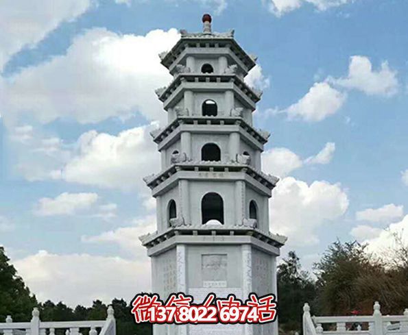 精美多層大理石寶塔,見證古老寺院的美麗景觀 精美多層大理石寶塔,見證古老寺院的美麗景觀