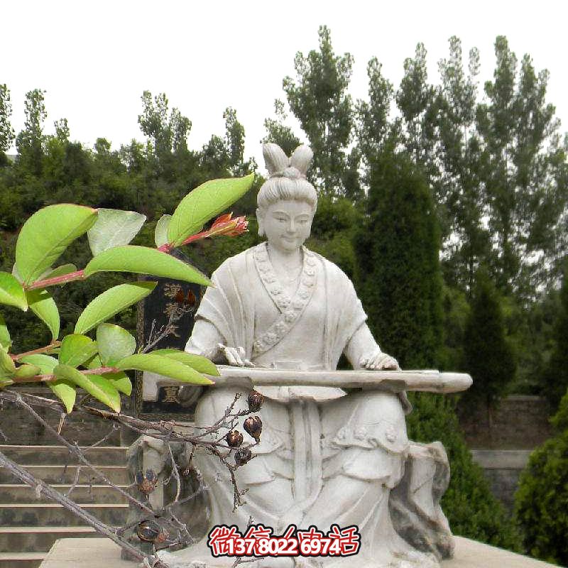 彈琴游玩古代景區，感受石雕雕塑之美