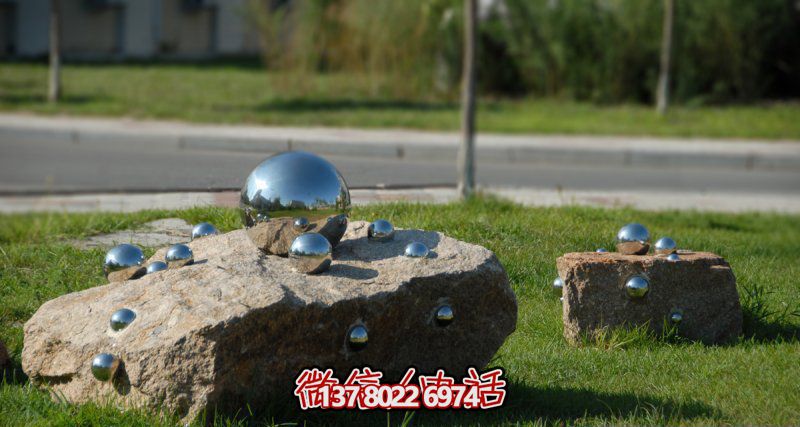 雕塑般的不銹鋼球體，帶給您不一樣的公園創意
