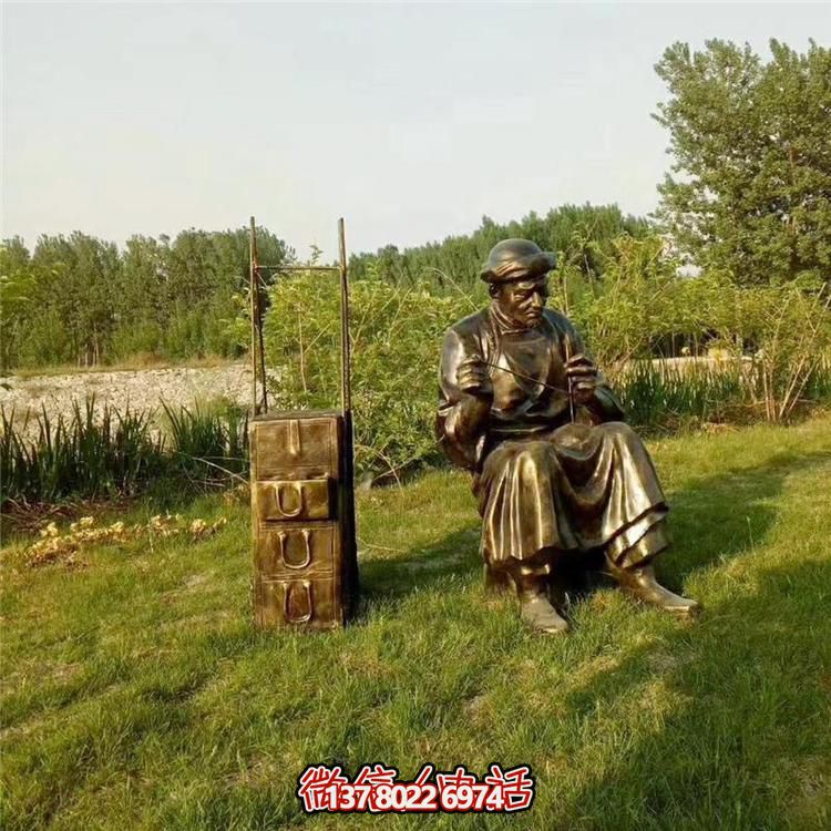藝術精美的銅雕人物雕塑，點綴美麗的戶外園林景觀