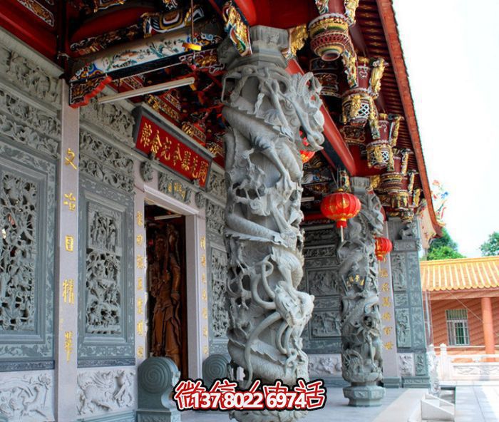 龍柱浮雕，裝飾寺廟門前景觀