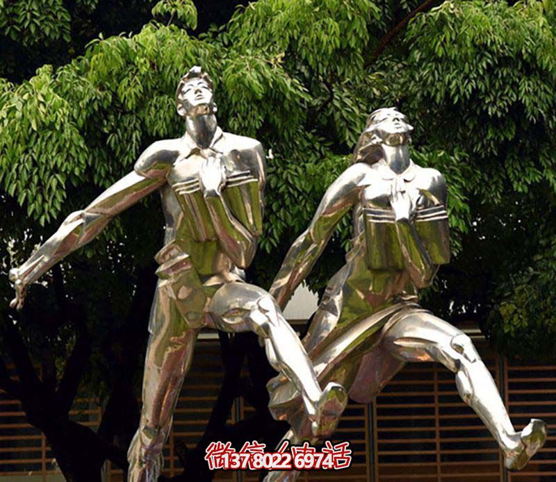 不銹鋼操場雕塑，鏡面反射跑步樂趣